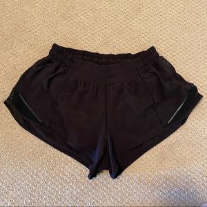 Lululemon hotty hot 2.5” black shorts size 8